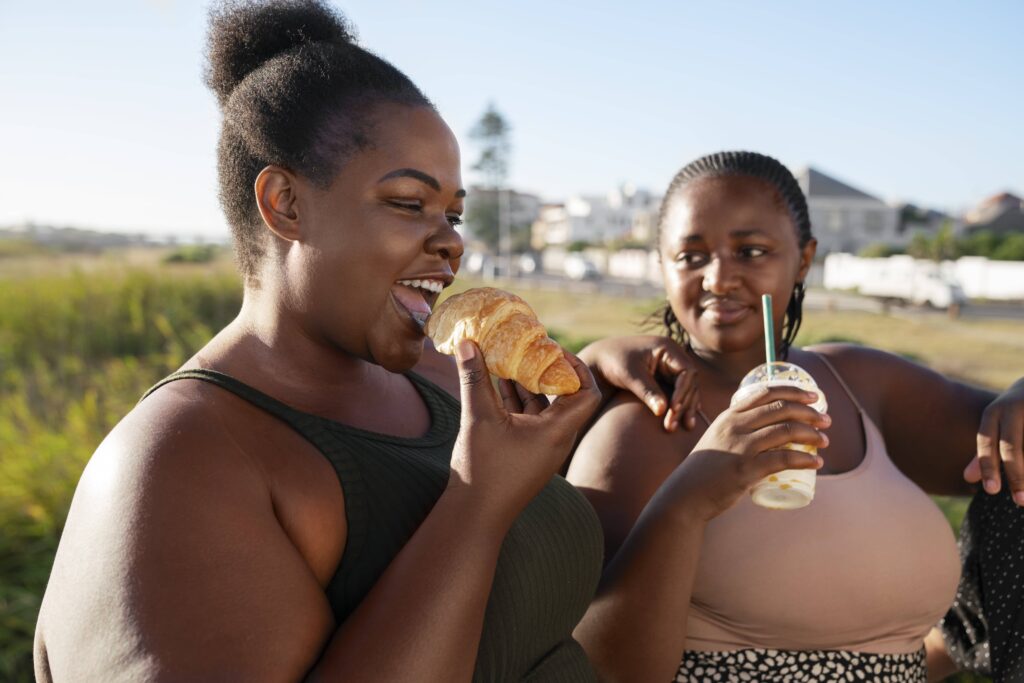 medium-shot-women-with-delicious-food-de @freepik